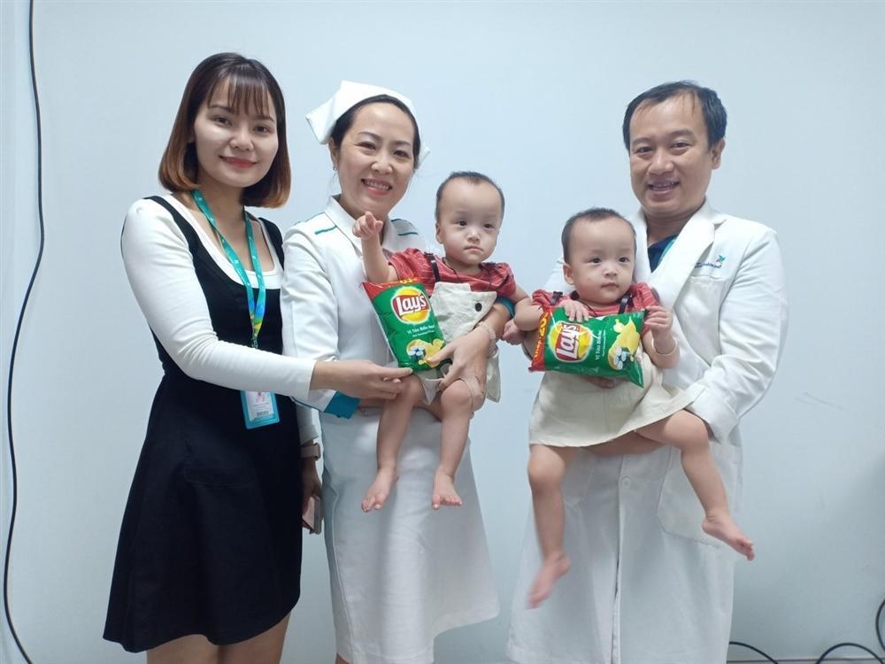 Trúc Nhi - Diệu Nhi đi chích ngừa: Hào hứng rủ nhau đua xe cùng bác sĩ-7