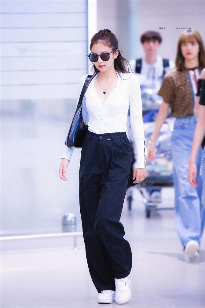 Học cách phối đồ với sắc xanh Iphone 12 đỉnh như Jennie BLACKPINK-10