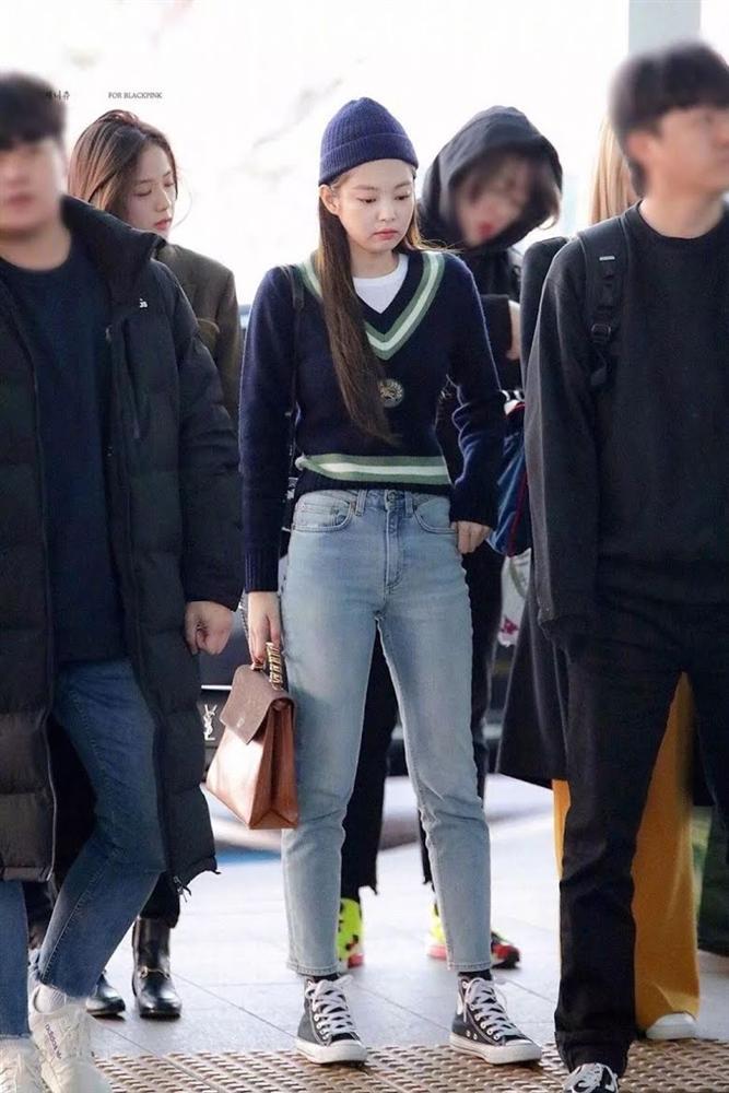 Học cách phối đồ với sắc xanh Iphone 12 đỉnh như Jennie BLACKPINK-8