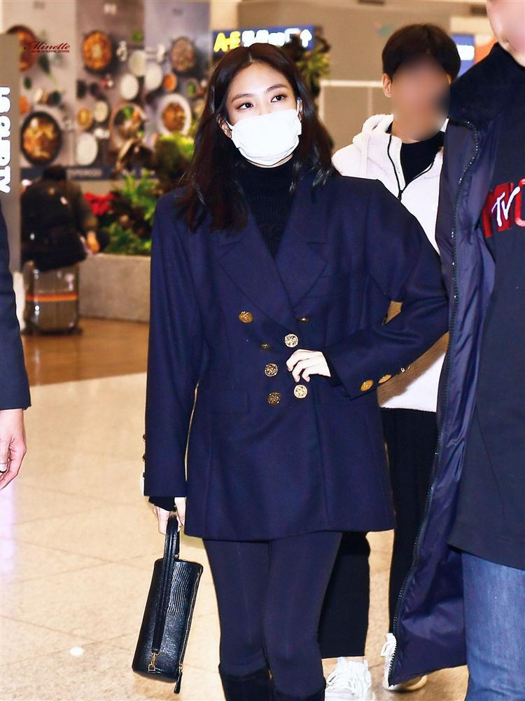 Học cách phối đồ với sắc xanh Iphone 12 đỉnh như Jennie BLACKPINK-11