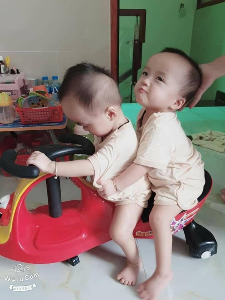 Trúc Nhi - Diệu Nhi đi chích ngừa: Hào hứng rủ nhau đua xe cùng bác sĩ-12