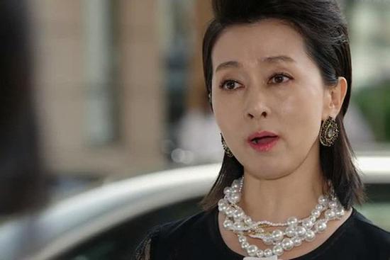 Đã giữ toàn bộ tiền của con trai, mẹ chồng vẫn muốn con dâu đưa lương và cách giải quyết 'cứng'