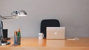 Cách bài trí bàn làm việc hợp phong thủy để sự nghiệp thăng tiến-1