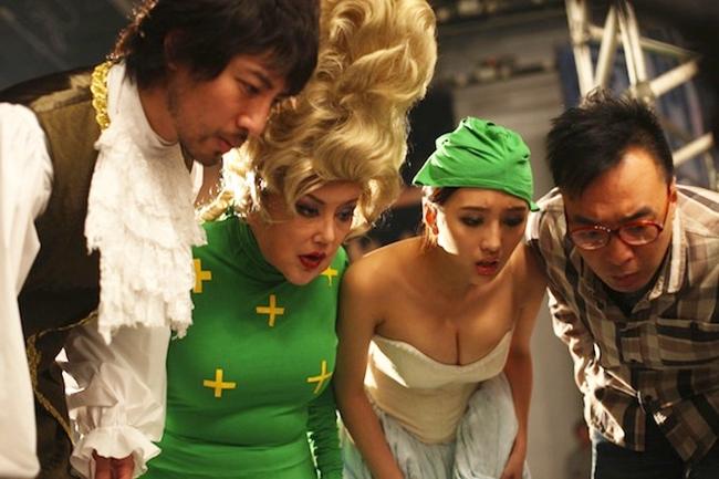 Trong phim, Trần Tĩnh có một số cảnh khỏa thân rất ấn tượng. Bên cạnh đó, nữ diễn viên 8X còn có nhiều cảnh giường chiếu nóng bỏng.