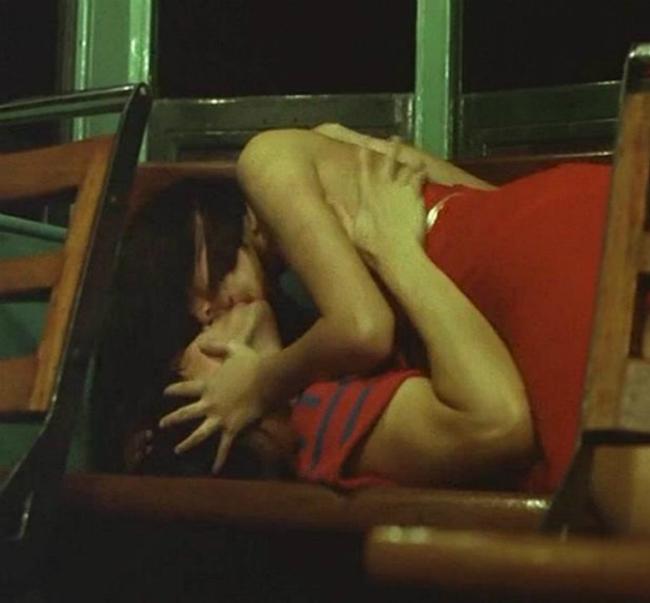 Bộ phim đề cao lối sống tự do, không gò bó của thế hệ trẻ. Diễn xuất của Thang Trấn Nghiệp và Hạ Vấn Tịch nhận được nhiều lời khen của khán giả, đặc biệt là cảnh nóng táo bạo.