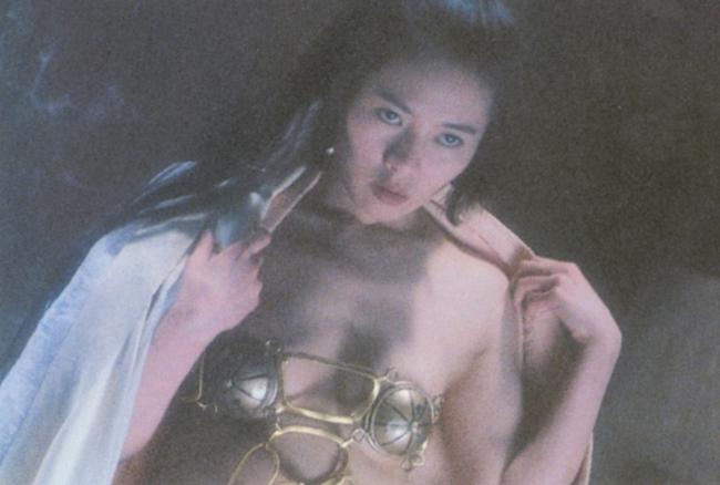 Lúc này chỉ còn cô con gái duy nhất của gia đình Tây Môn là Tây Môn Nhu (Lý Lệ Trân) thoát nạn nhờ đi học với học giả Hoa Đạo (lạc đạt hoa). Tây Môn Nhu và Hoa Đạo khám phá ra bí mật của Tiểu Thúy và dùng Tâm kinh ngọc nữ giết chết nàng.