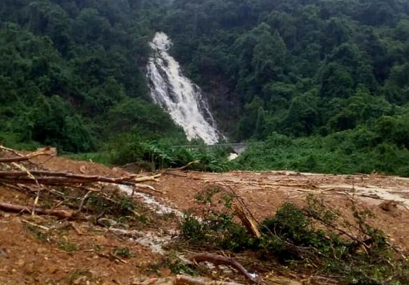 Quảng Bình: 4 người đi rừng bị sạt lở vùi lấp, 1 người tử vong, 3 người mất tích-1