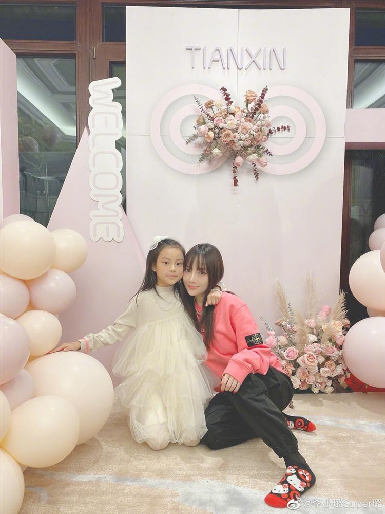 Lý Tiểu Lộ tổ chức sinh nhật cho con nhưng vắng bóng Giả Nãi Lượng-2