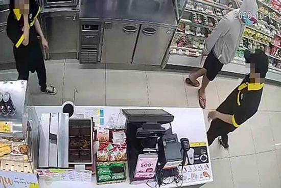 Kẻ cầm dao khống chế nhân viên cướp cửa hàng ở Sài Gòn đã bị bắt
