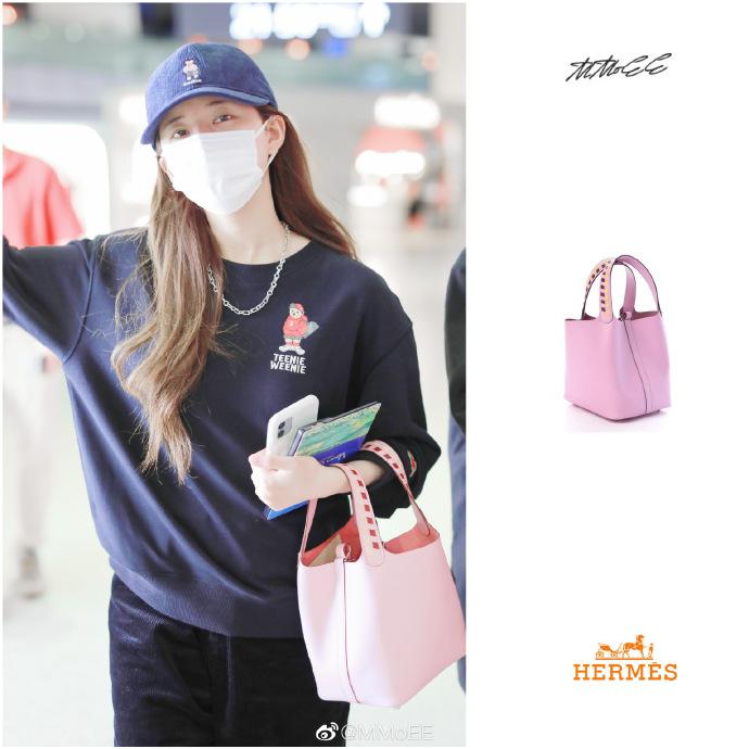 Thánh nữ xuyên không Triệu Lộ Tư gia thế khủng cỡ nào, cứ nhìn giá bộ sưu tập túi xách là biết-1