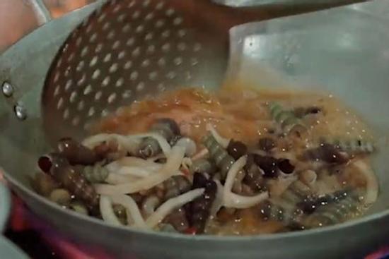 Thử món ốc xào dừa ở Hải Phòng