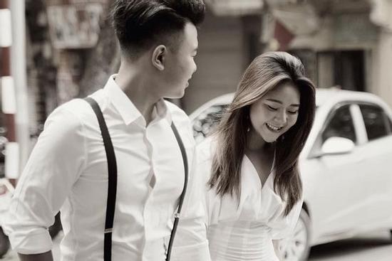 Vui tay viết tên facebook lên mặt bàn, cô nàng vớ ngay định mệnh, mối tình đầy sóng gió gây sốt MXH