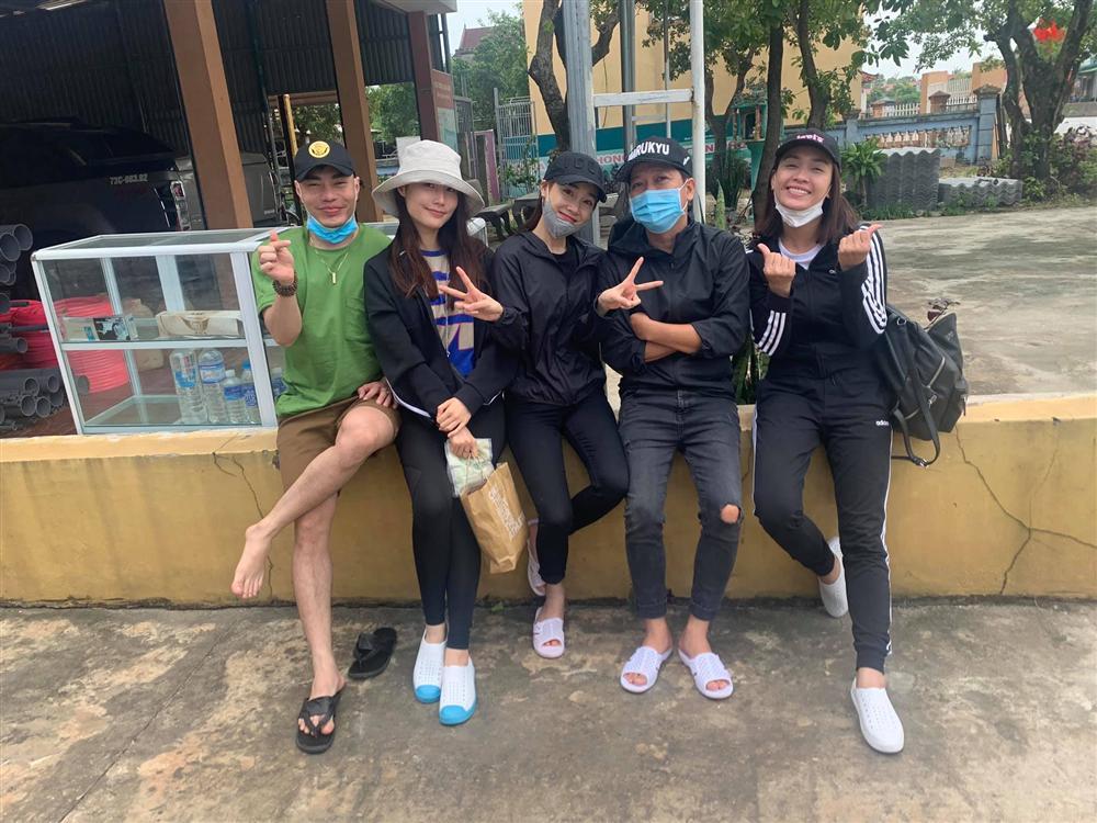 Bị đạp chân khi làm từ thiện miền Trung, Trường Giang phản ứng bất ngờ-2