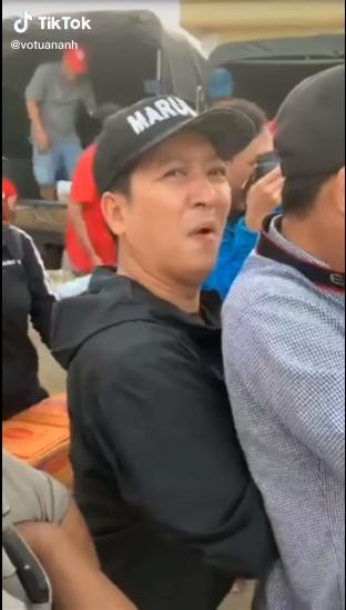 Bị đạp chân khi làm từ thiện miền Trung, Trường Giang phản ứng bất ngờ-4