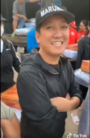 Bị đạp chân khi làm từ thiện miền Trung, Trường Giang phản ứng bất ngờ-5