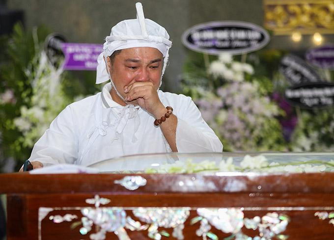 Gia đình, đồng nghiệp đưa nghệ sĩ Lý Huỳnh về đất-2