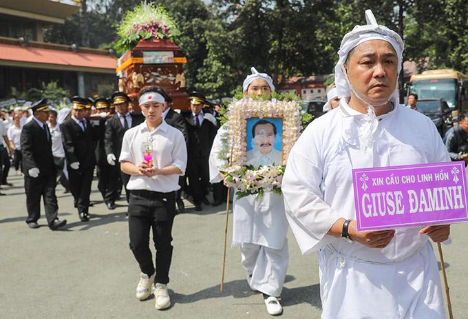 Gia đình, đồng nghiệp đưa nghệ sĩ Lý Huỳnh về đất-11