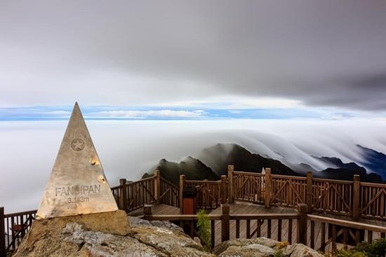 Khung cảnh biển mây tựa chốn thiên đường ở Sa Pa