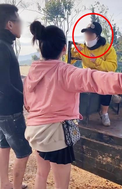 Nhóm bạn trẻ bức xúc tố lên Đà Lạt săn mây bị chặt chém 420.000 đồng tiền vé, còn bị người thu vé đánh?-1