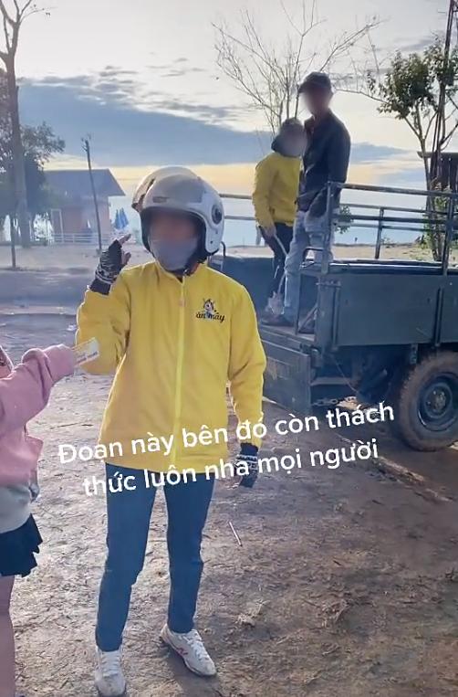 Nhóm bạn trẻ bức xúc tố lên Đà Lạt săn mây bị chặt chém 420.000 đồng tiền vé, còn bị người thu vé đánh?-3