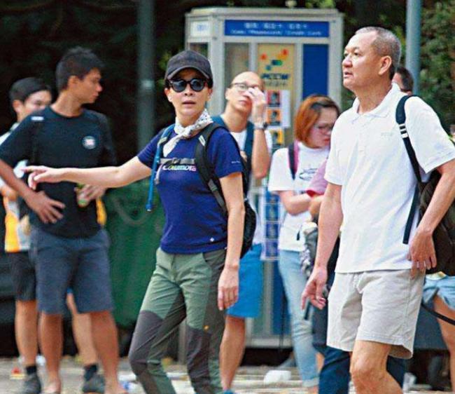 Từng cạch mặt nhau vì một người đàn ông, 2 mỹ nhân đình đám Hong Kong này bất ngờ hội ngộ-4