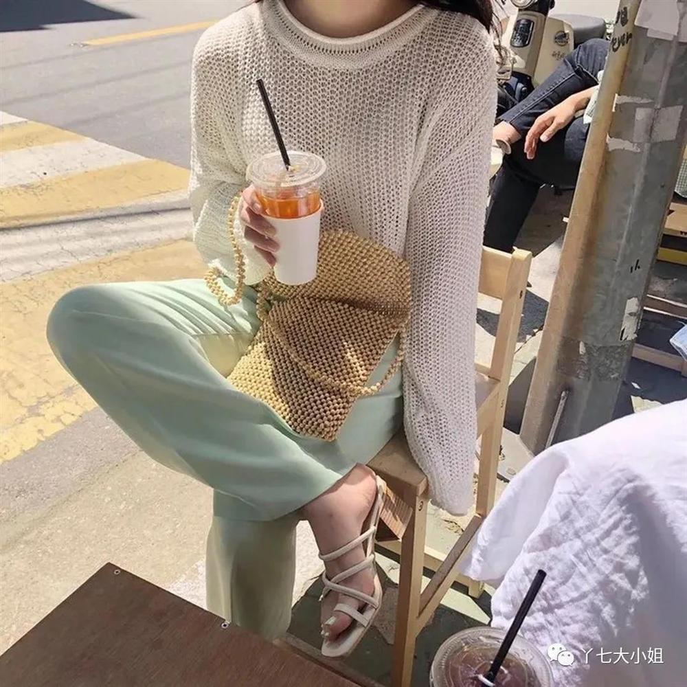 Sandal gót thô xứng đáng là kiểu đáng sắm nhất của nàng công sở, muốn ăn diện vừa sang vừa thoải mái thì bạn phải sắm ngay-1