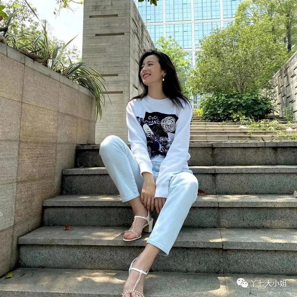 Sandal gót thô xứng đáng là kiểu đáng sắm nhất của nàng công sở, muốn ăn diện vừa sang vừa thoải mái thì bạn phải sắm ngay-2