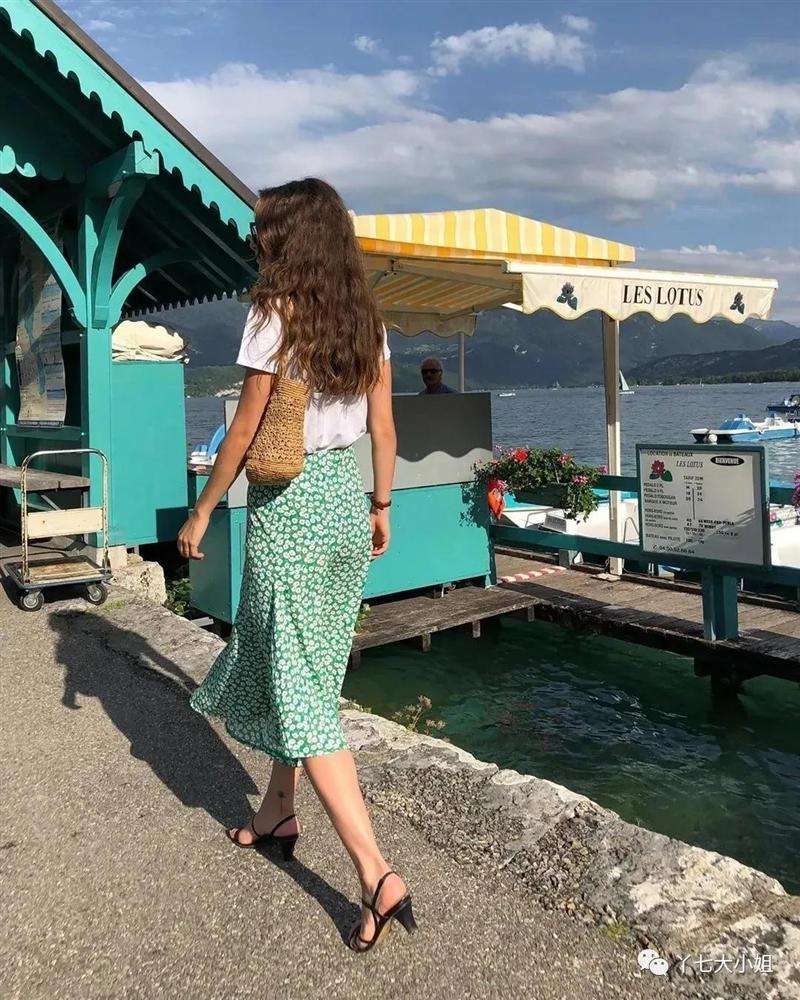 Sandal gót thô xứng đáng là kiểu đáng sắm nhất của nàng công sở, muốn ăn diện vừa sang vừa thoải mái thì bạn phải sắm ngay-10