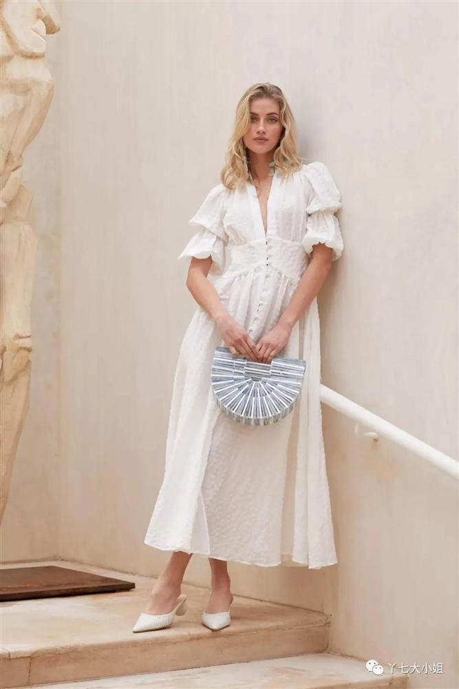 Sandal gót thô xứng đáng là kiểu đáng sắm nhất của nàng công sở, muốn ăn diện vừa sang vừa thoải mái thì bạn phải sắm ngay-12