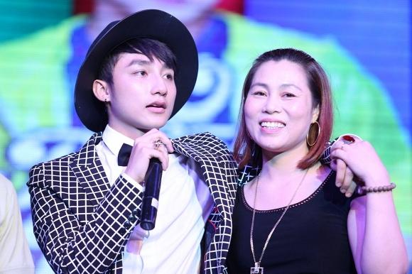 Mẹ ruột Sơn Tùng M-TP gây sốt với nhan sắc lão hóa ngược-3