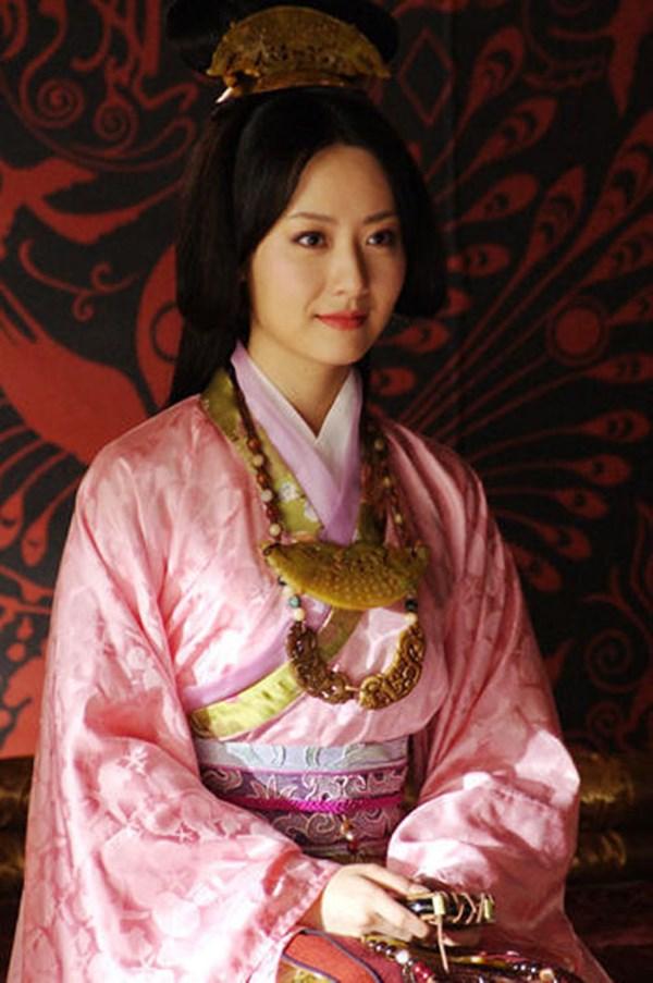 Kim Hee Sun Trung Quốc: Mang tiếng bồ nhí Thành Long, ly hôn vì chồng đồng tính-2