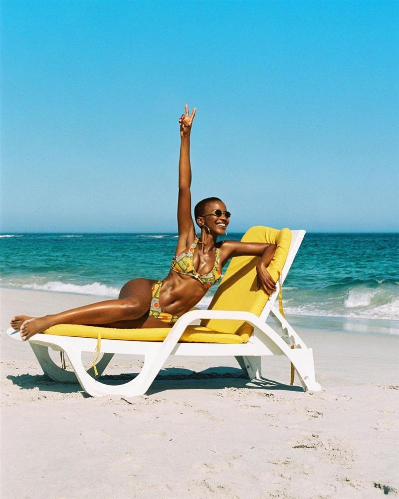 Hoa hậu Nam Phi 2020 vừa lộ diện đã bị soi mặc váy giống HHen Niê-9