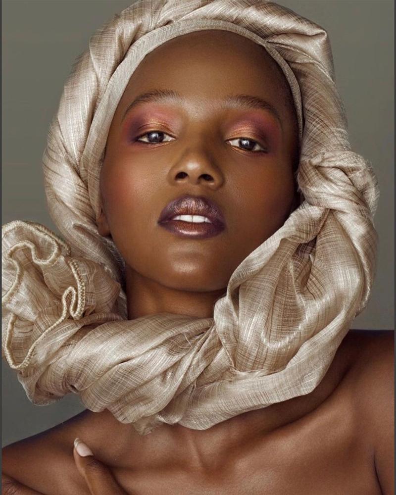 Hoa hậu Nam Phi 2020 vừa lộ diện đã bị soi mặc váy giống HHen Niê-5