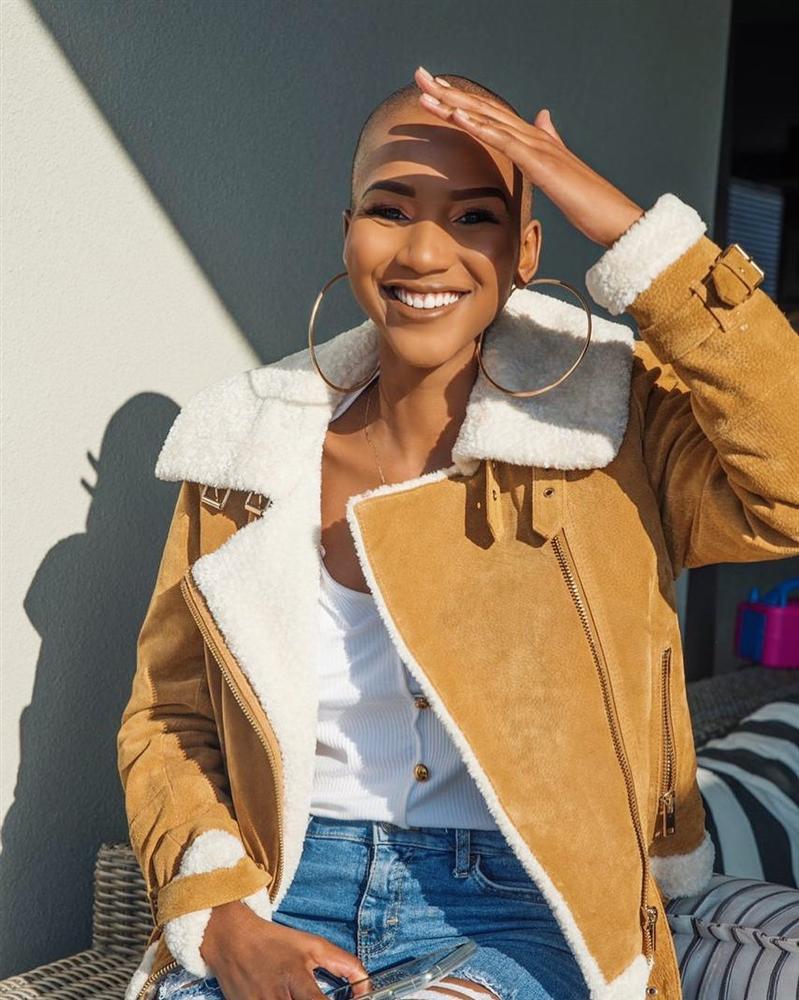 Hoa hậu Nam Phi 2020 vừa lộ diện đã bị soi mặc váy giống HHen Niê-13