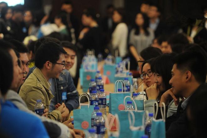 Từ chối trả tiền khi bạn gái dẫn theo 4 người ăn ké-2