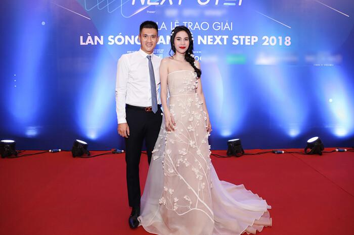 Không cần gồng mình chặt chém, Thủy Tiên - Công Vinh vẫn chiếm trọn spotlight thảm đỏ-2