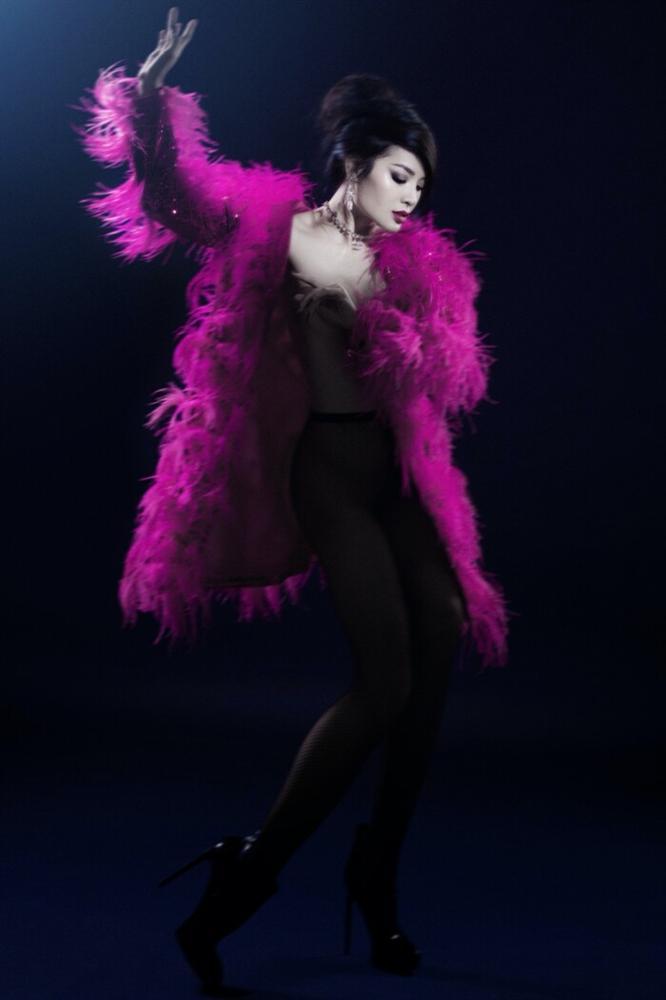 Phương Trinh Jolie gây sốt với hình bán nude nửa kín nửa hở-3