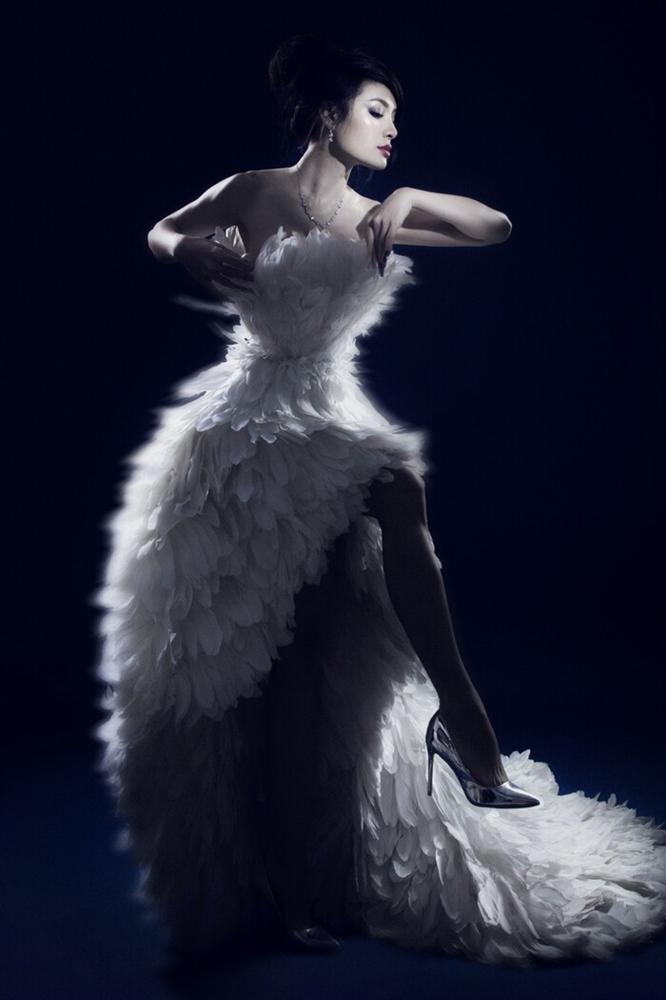 Phương Trinh Jolie gây sốt với hình bán nude nửa kín nửa hở-6