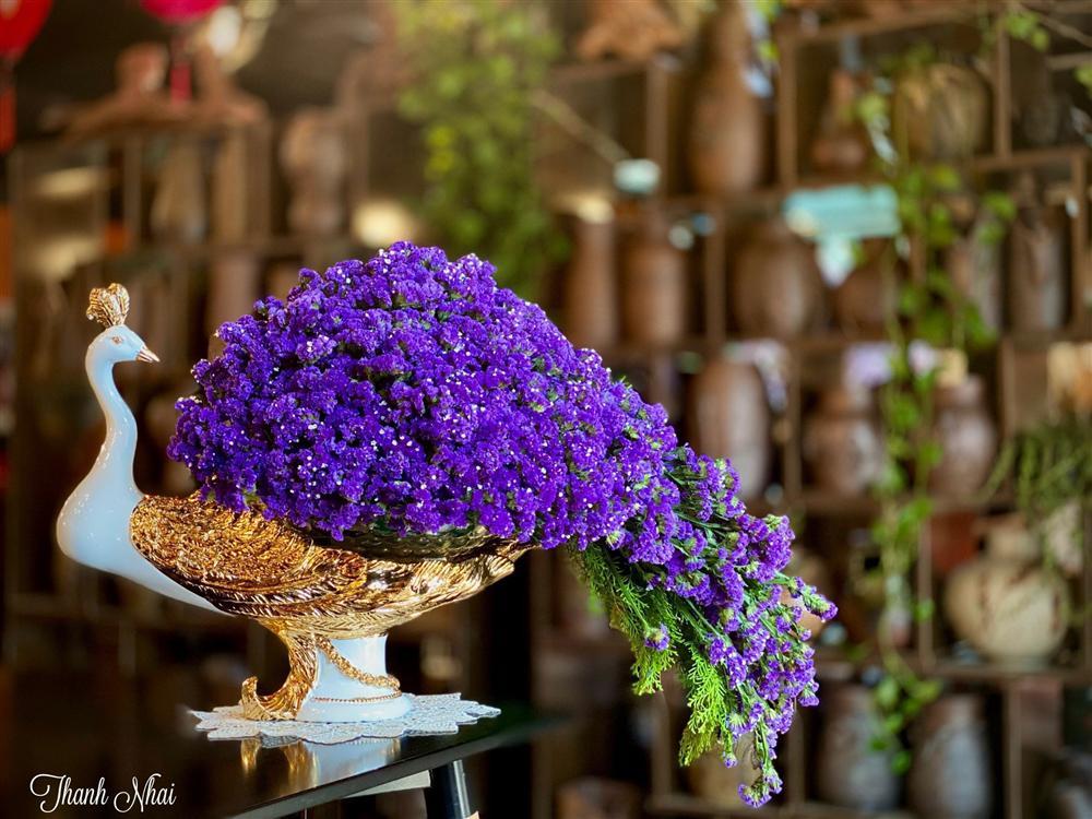 Mẹ Quảng Ninh mách cách cắm đĩa hoa chim công tím đẹp lạ mà chẳng khó chút nào-2