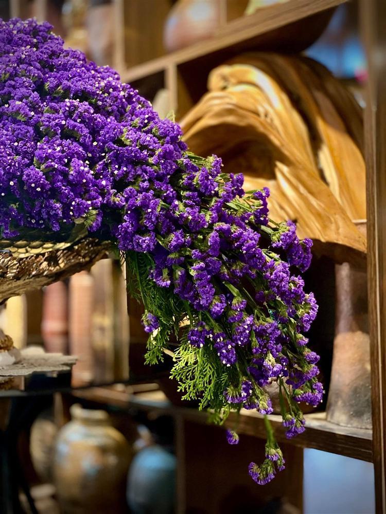 Mẹ Quảng Ninh mách cách cắm đĩa hoa chim công tím đẹp lạ mà chẳng khó chút nào-7