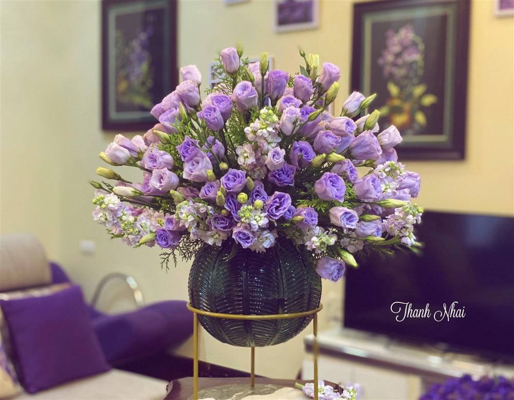 Mẹ Quảng Ninh mách cách cắm đĩa hoa chim công tím đẹp lạ mà chẳng khó chút nào-17