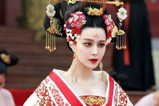 Phạm Băng Băng bị cắt cảnh mặc hở và chuyện cổ phục phim Trung Quốc