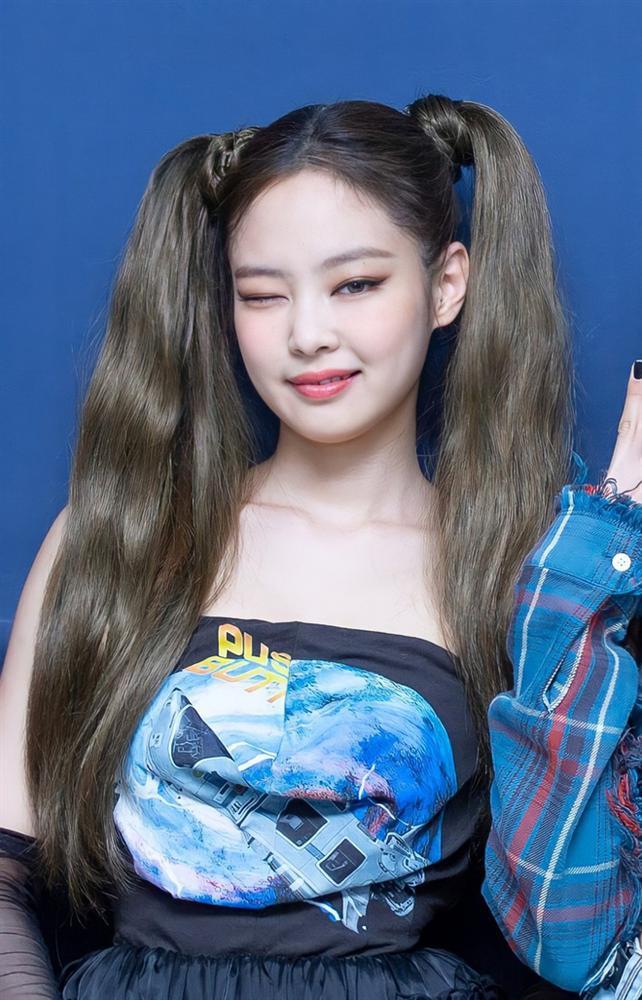 Jennie (BLACKPINK) bỗng lộ ảnh tròn xoe khác lạ ở hậu trường, nhưng có ai tăng cân mà được thế này không?-6
