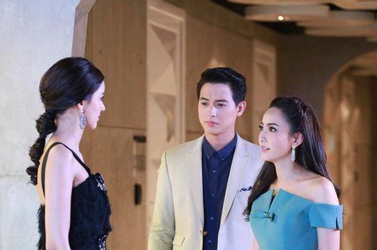 Bắt tại trận chồng sắp cưới 'trai trên gái dưới' với người khác, vợ bình tĩnh chụp ảnh hiện trường