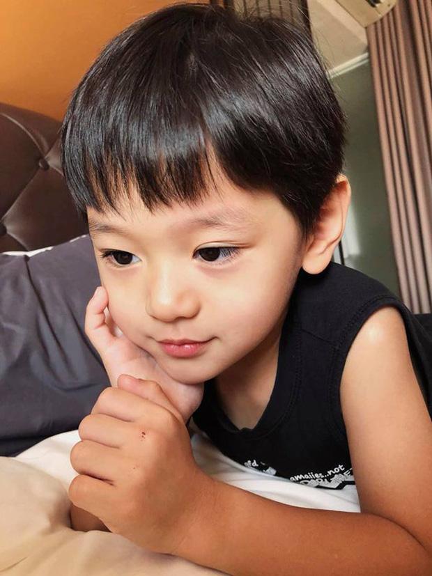 Gia đình Trà My Idol gây sốt với bức hình con ai người nấy dắt-6