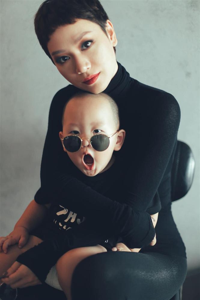 Gia đình Trà My Idol gây sốt với bức hình con ai người nấy dắt-9