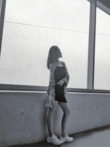 Thích thú hình ảnh hàng trăm người xếp hàng chờ được chú bảo vệ chụp ảnh hộ-8