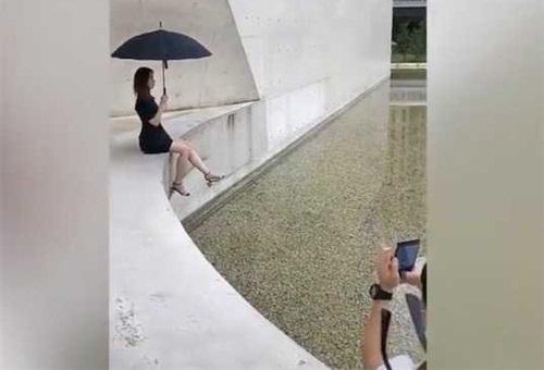 Thích thú hình ảnh hàng trăm người xếp hàng chờ được chú bảo vệ chụp ảnh hộ-2