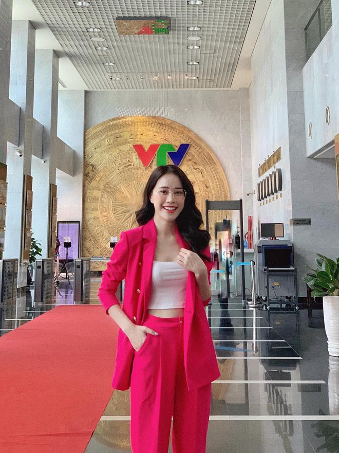 Bị đồn cặp kè đại gia, chỉ ngồi tiệc là có tiền, MC của VTV6 đáp trả cực gắt-3