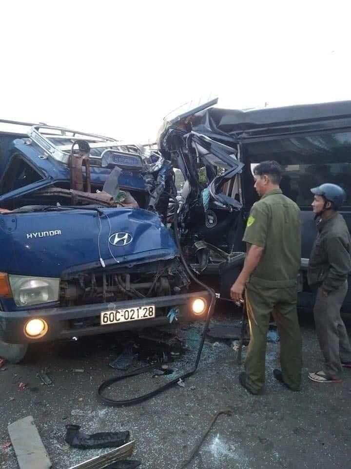 Kinh hoàng: Xe khách đấu đầu xe tải, 1 tài xế tử vong ở Đồng Nai-1